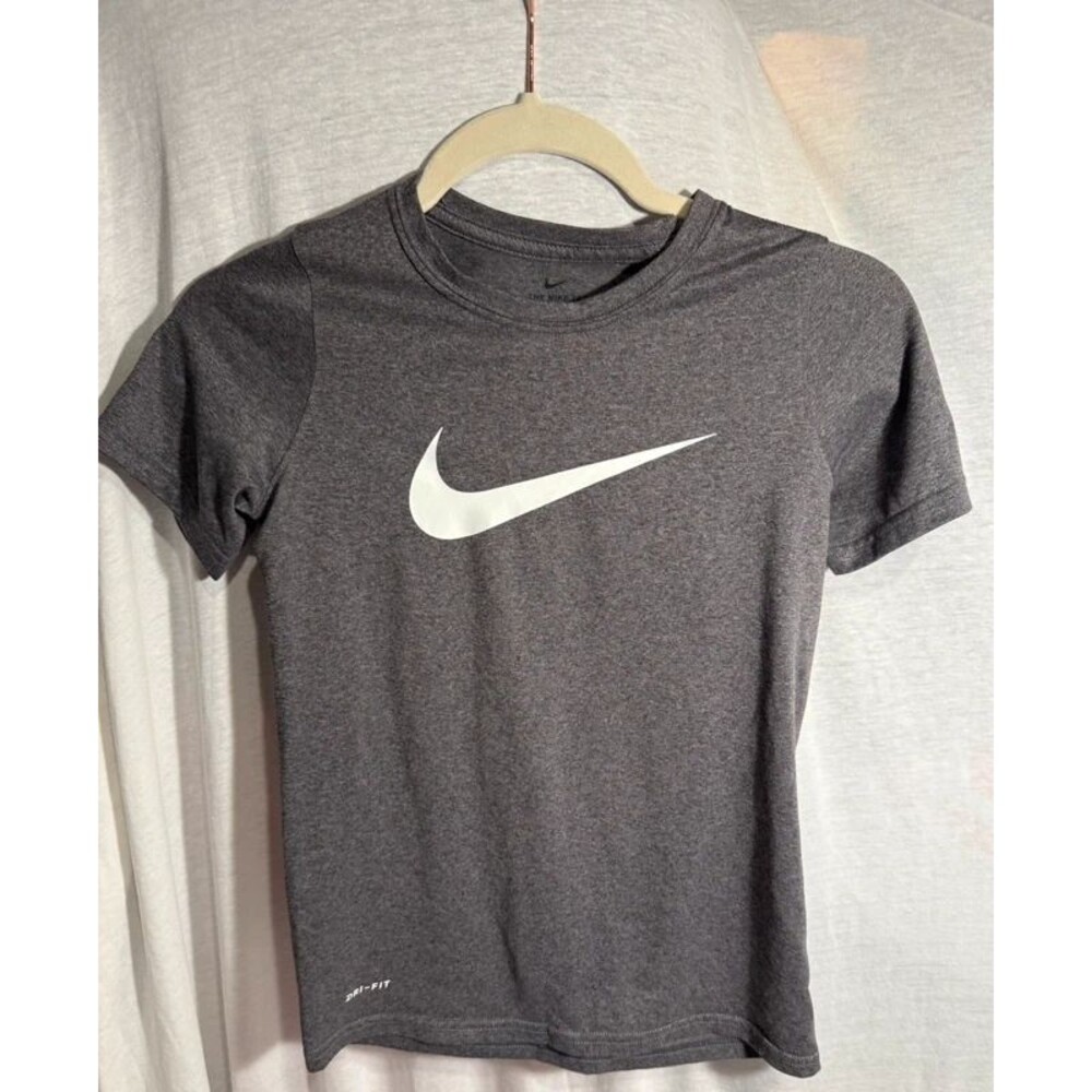 Boys Nike gray Dri Fit short sleeve shirt size Small kids youth summer clothes